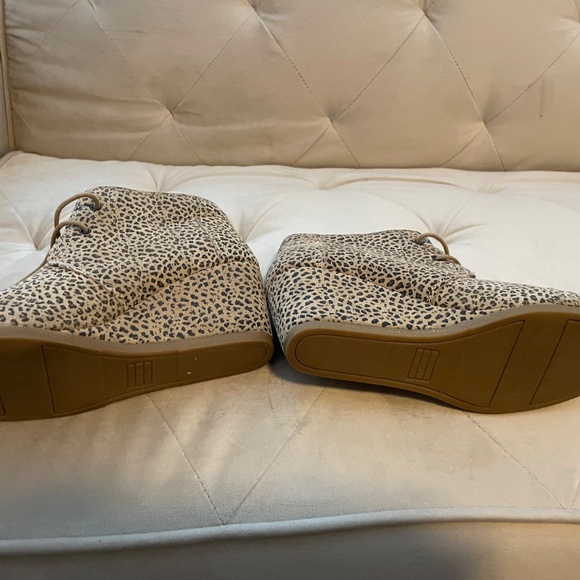 Tom’s Leopard Print Wedge - Picture 2 of 5